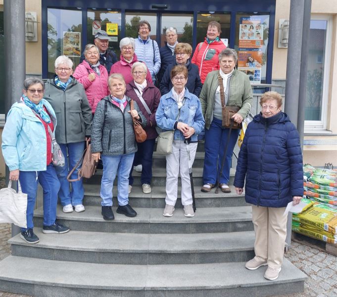 Seniorengymnastikgruppe beim Spargelgenießertag in Niederbayern